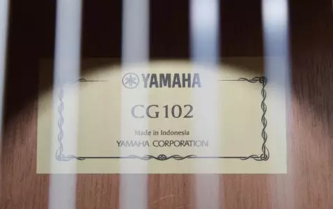 خرید گیتار یاماها CG102